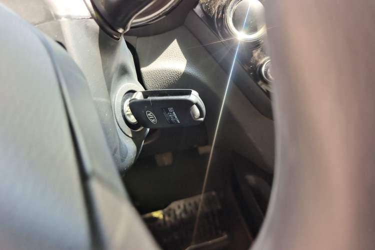 Used Kia K2 2015 Sedan 1.4L MT GLS Vehicle Key