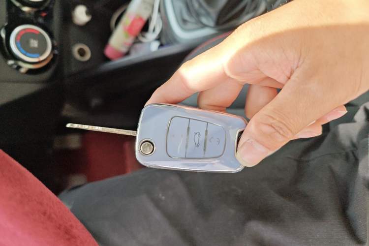 Used Kia K2 2015 Sedan 1.4L MT GLS Vehicle Key