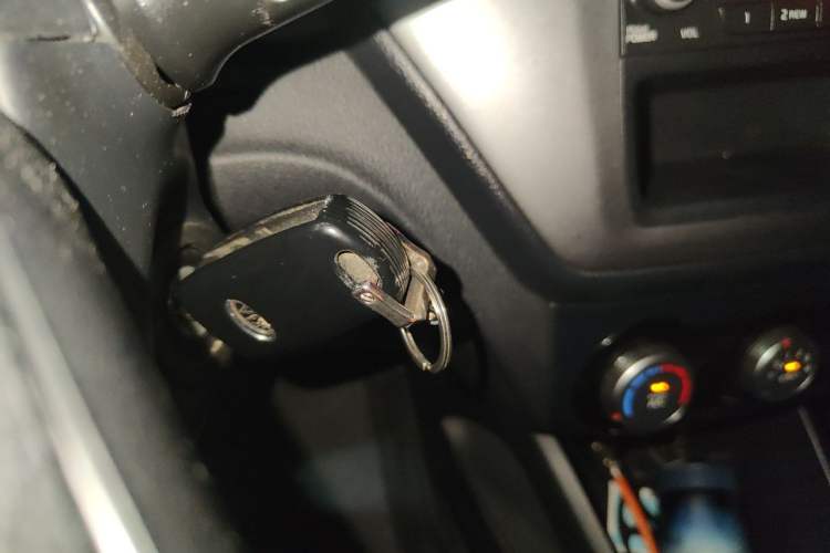 Used Kia K2 2015 Sedan 1.4L MT GLS Vehicle Key