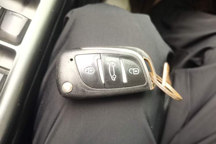 Used Kia K2 2015 Sedan 1.4L MT GLS Vehicle Key