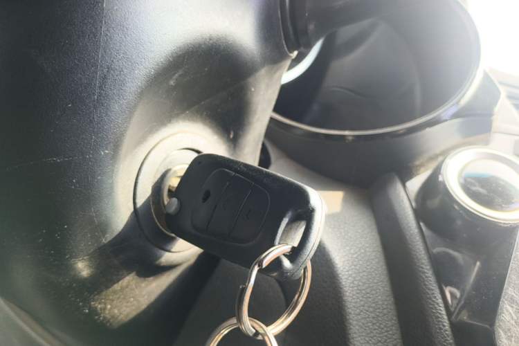 Used Kia K2 2015 Sedan 1.4L MT GLS Vehicle Key