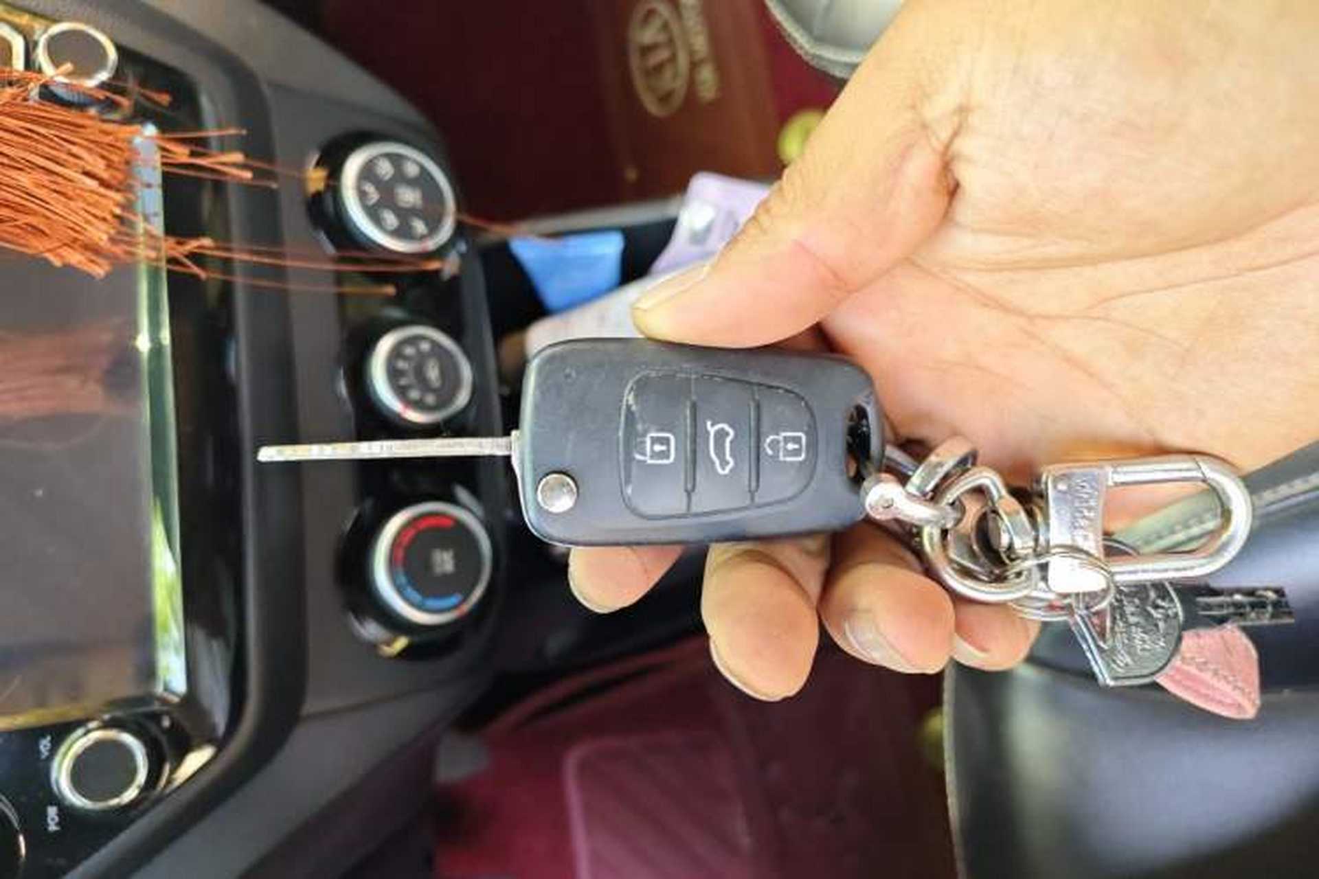 Used Kia K2 2015 Sedan 1.4L MT GLS Vehicle Key