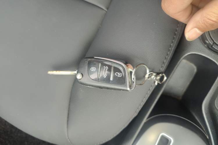Used Kia K2 2015 Sedan 1.4L Automatic GLS Vehicle Key
