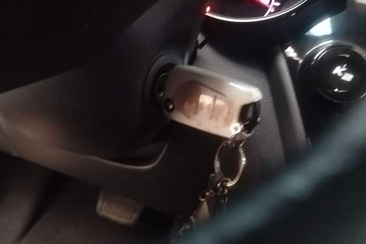 Used Kia K2 2015 Hatchback 1.4L AT GLS Cool Edition Vehicle Key