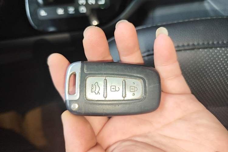 Used Kia K2 2015 Sedan 1.6L Automatic Transmission Premium Vehicle Key