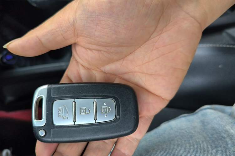Used Kia K2 2015 Sedan 1.6L Automatic Transmission Premium Vehicle Key