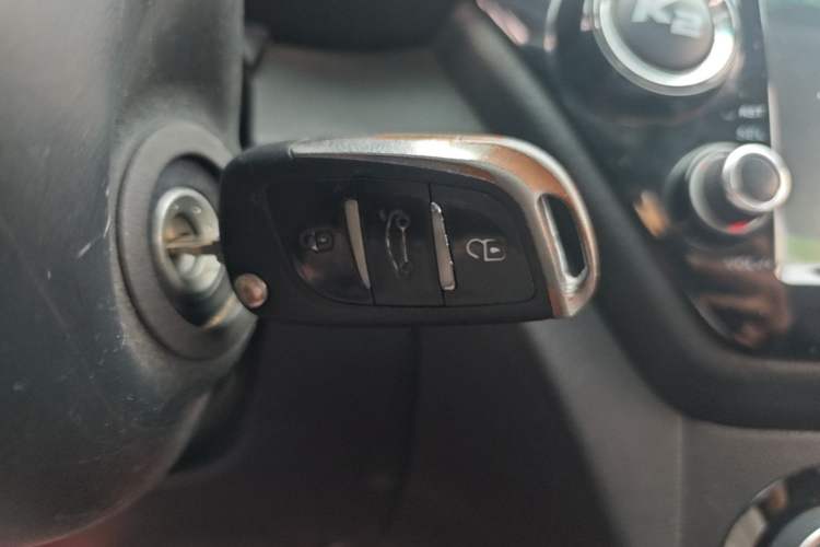 Used Kia K2 2015 Sedan 1.4L MT GLS Vehicle Key