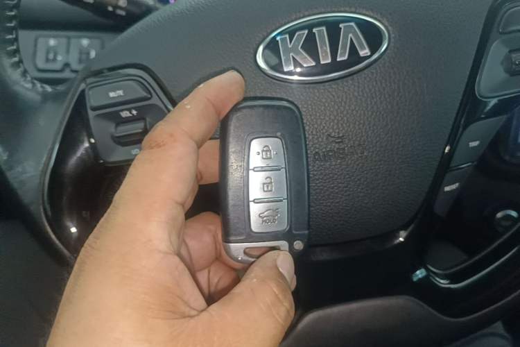 Used Kia K2 2015 Sedan 1.6L Automatic Transmission Premium Vehicle Key