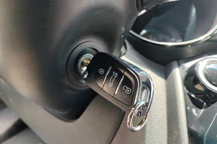 Used Kia K2 2015 Sedan 1.4L Automatic GLS Vehicle Key