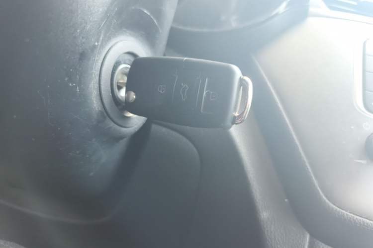 Used Kia K2 2015 Sedan 1.4L MT TOP Vehicle Key