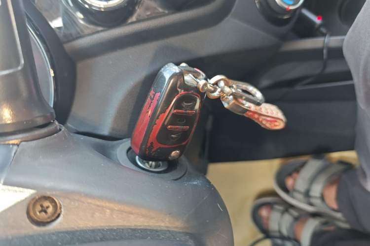 Used Kia K2 2015 Sedan 1.4L MT GLS Vehicle Key