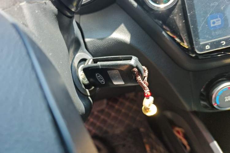 Used Kia K2 2015 Hatchback 1.4L AT GLS Cool Edition Vehicle Key