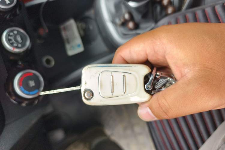 Used Kia K2 2015 Sedan 1.4L MT GLS Vehicle Key