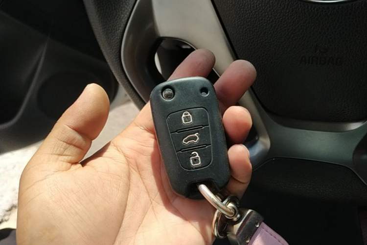 Used Kia K2 2015 Hatchback 1.4L AT GLS Cool Edition Vehicle Key