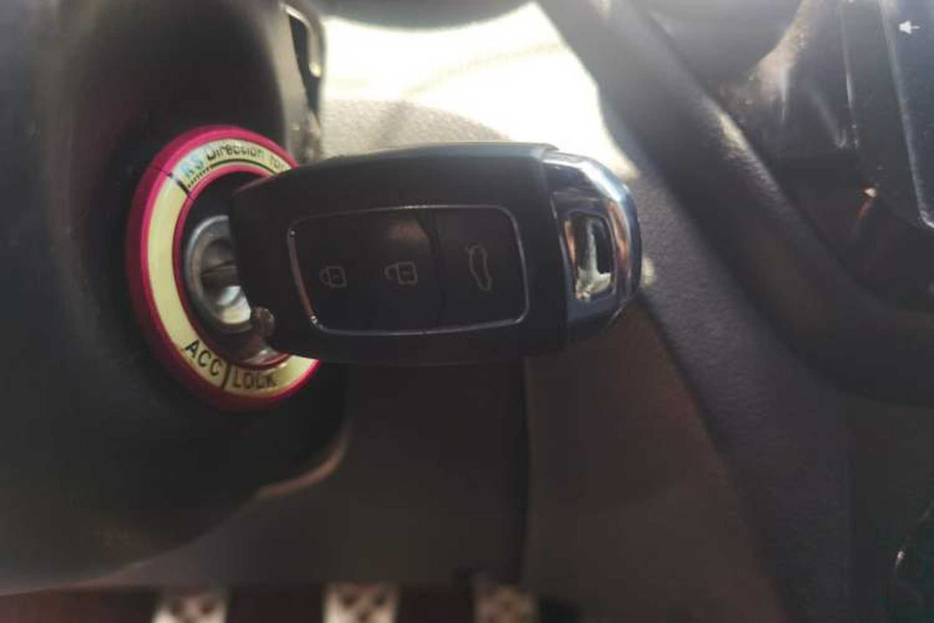 Used Kia K2 2015 Sedan 1.4L MT TOP Vehicle Key
