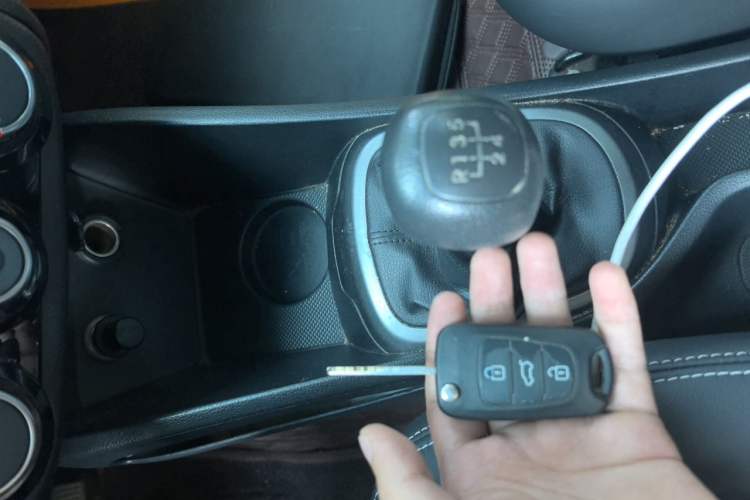 Used Kia K2 2015 Sedan 1.4L MT GLS Vehicle Key