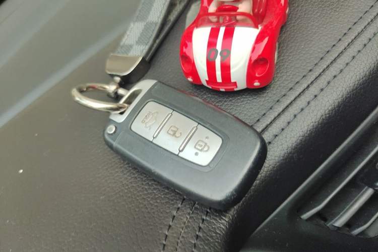 Used Kia K2 2015 Sedan 1.6L Automatic Transmission Premium Vehicle Key
