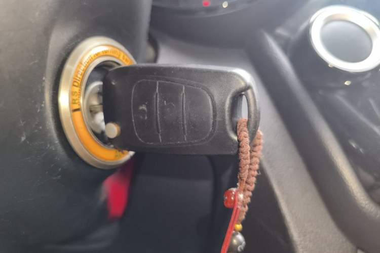 Used Kia K2 2015 Sedan 1.4L MT GLS Vehicle Key