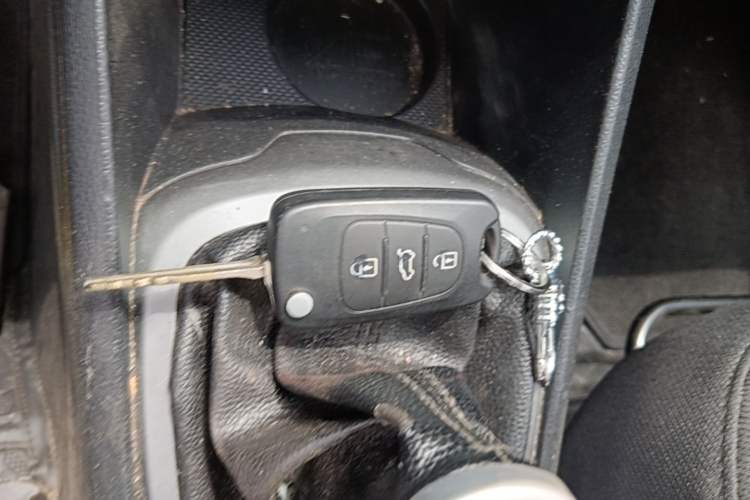 Used Kia K2 2015 Sedan 1.4L MT GLS Vehicle Key