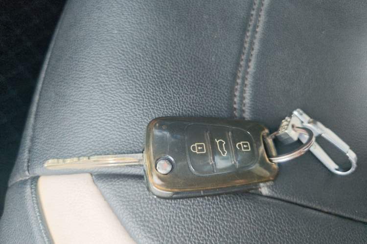 Used Kia K2 2015 Sedan 1.4L MT GLS Vehicle Key