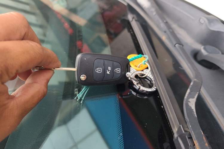 Used Kia K2 2015 Hatchback 1.4L MT GLS Cool Edition Vehicle Key