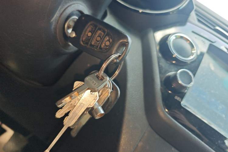 Used Kia K2 2015 Sedan 1.4L MT TOP Vehicle Key