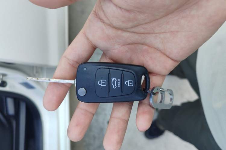 Used Kia K2 2015 Sedan 1.4L Automatic GLS Vehicle Key