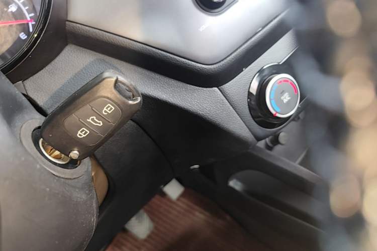Used Kia K2 2015 Sedan 1.4L MT GLS Vehicle Key