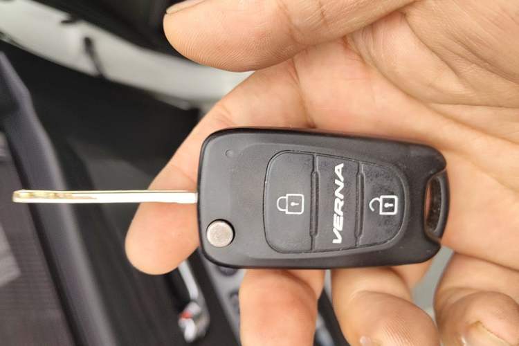 Used Kia K2 2015 Sedan 1.4L MT GLS Vehicle Key