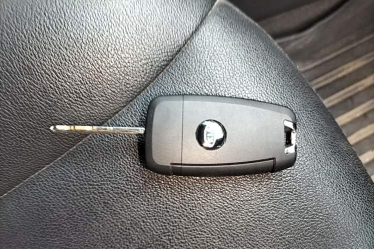 Used Kia K2 2015 Sedan 1.4L Automatic GLS Vehicle Key