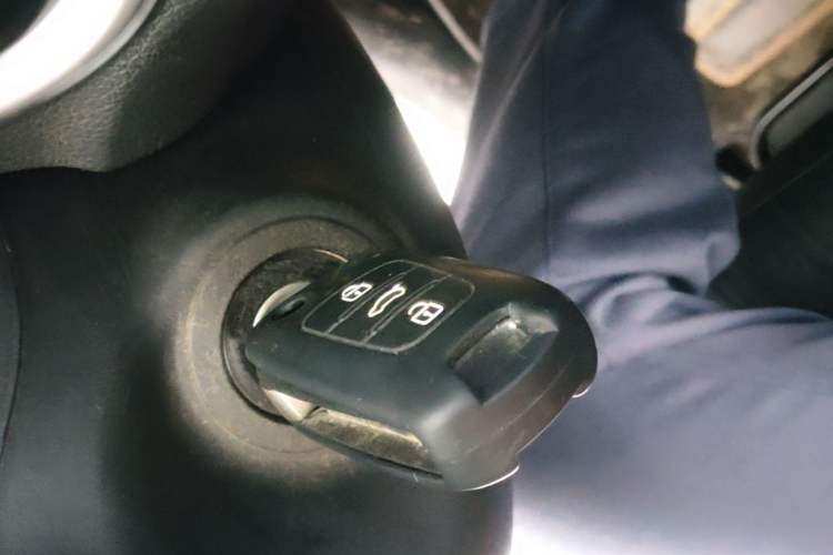 Used Kia K2 2015 Sedan 1.4L MT GLS Vehicle Key
