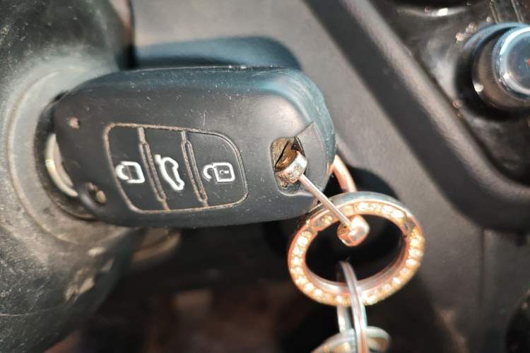 Used Kia K2 2015 Sedan 1.4L MT GLS Vehicle Key