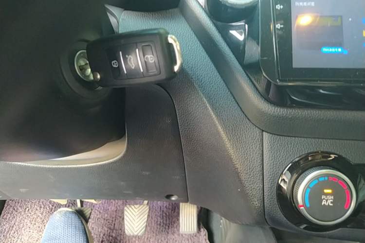 Used Kia K2 2015 Sedan 1.4L MT GLS Vehicle Key