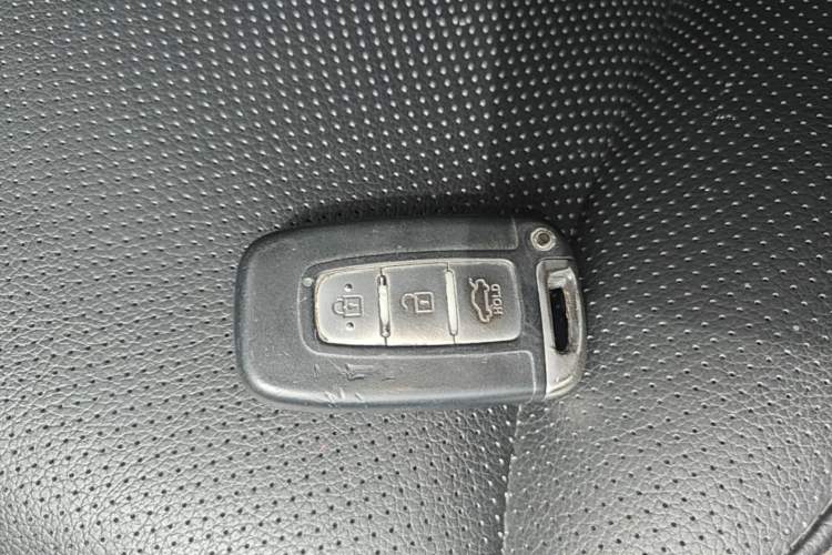 Used Kia K2 2015 Sedan 1.6L Automatic Transmission Premium Vehicle Key
