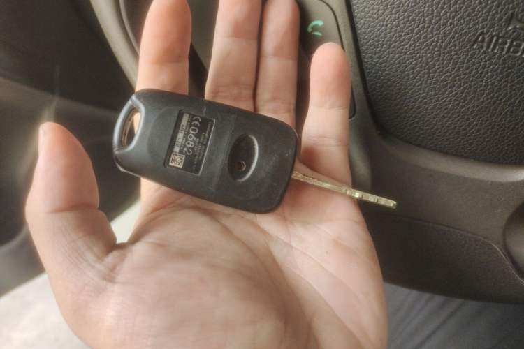 Used Kia K2 2015 Sedan 1.4L Automatic GLS Vehicle Key