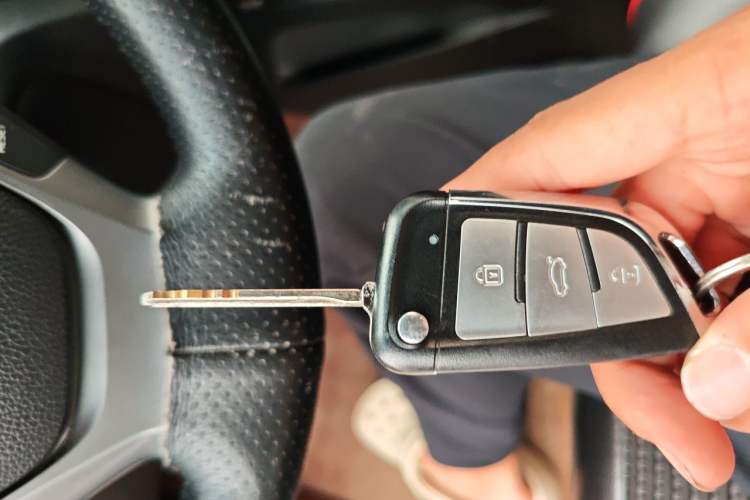 Used Kia K2 2015 Sedan 1.4L MT GLS Vehicle Key