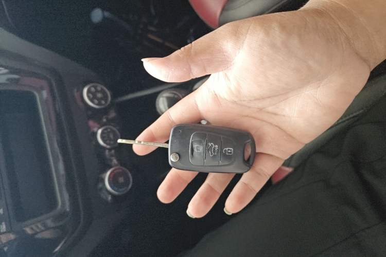 Used Kia K2 2015 Hatchback 1.4L AT GLS Cool Edition Vehicle Key