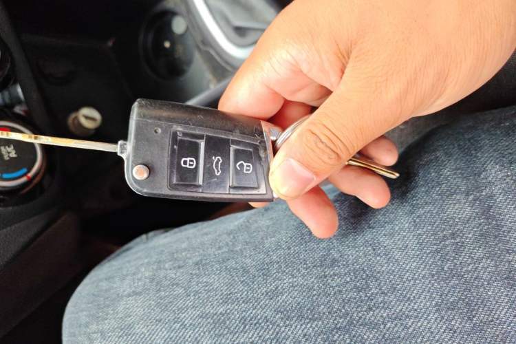 Used Kia K2 2015 Sedan 1.4L MT GLS Vehicle Key