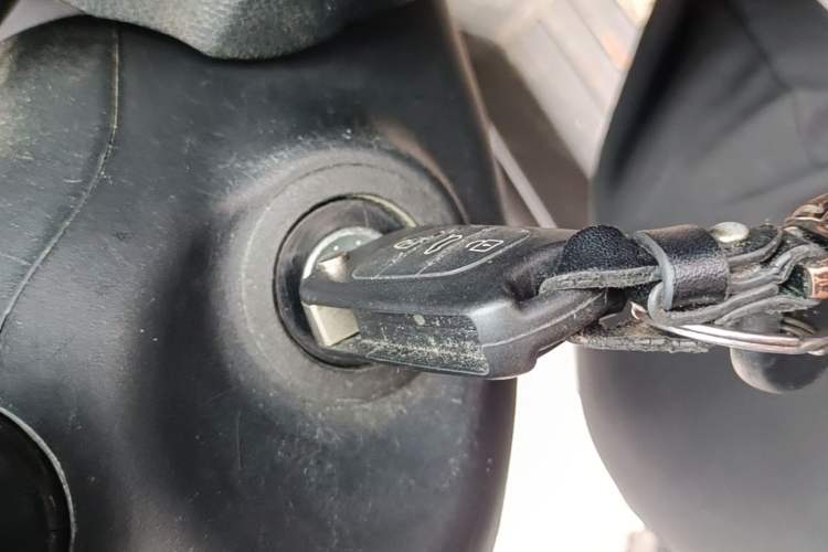 Used Kia K2 2015 Sedan 1.4L Manual Transmission GL Vehicle Key