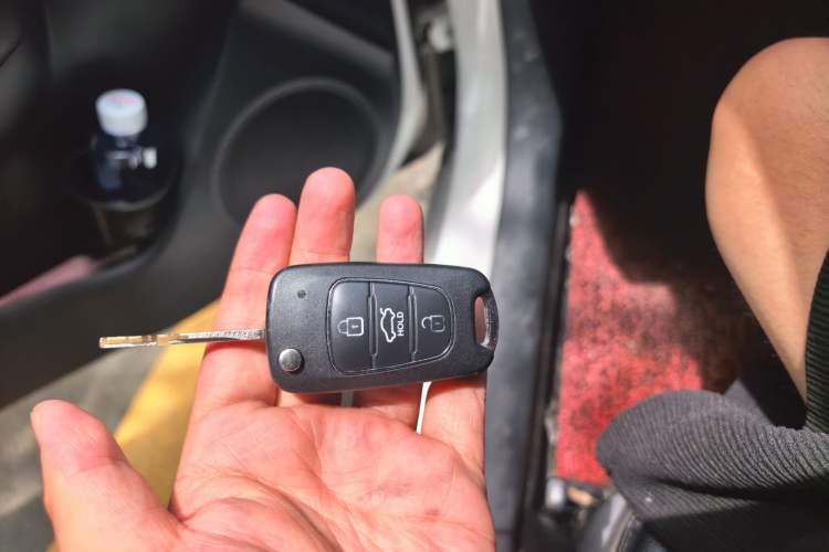 Used Kia K2 2015 Hatchback 1.4L AT GLS Cool Edition Vehicle Key
