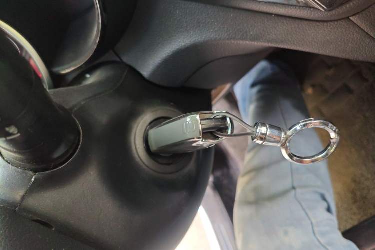 Used Kia K2 2015 Sedan 1.4L MT GLS Vehicle Key