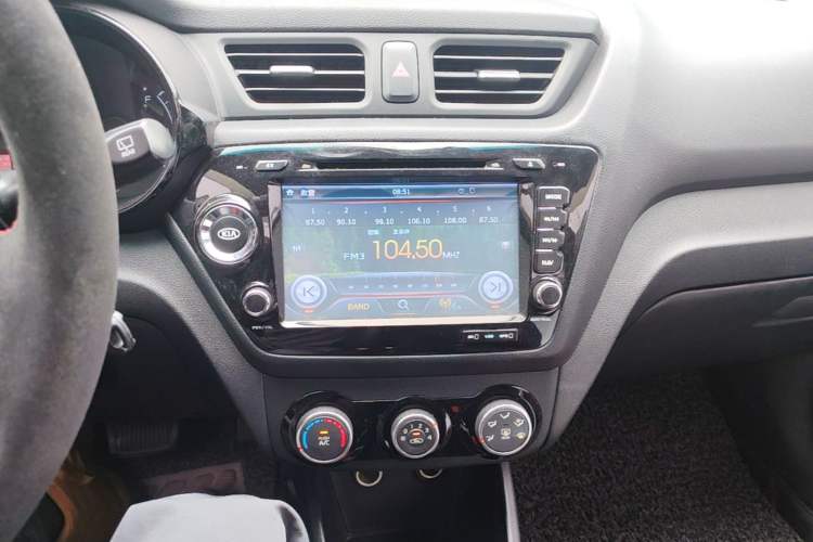 Used Kia K2 2015 Hatchback 1.4L AT GLS Cool Edition Audio And AC Panel