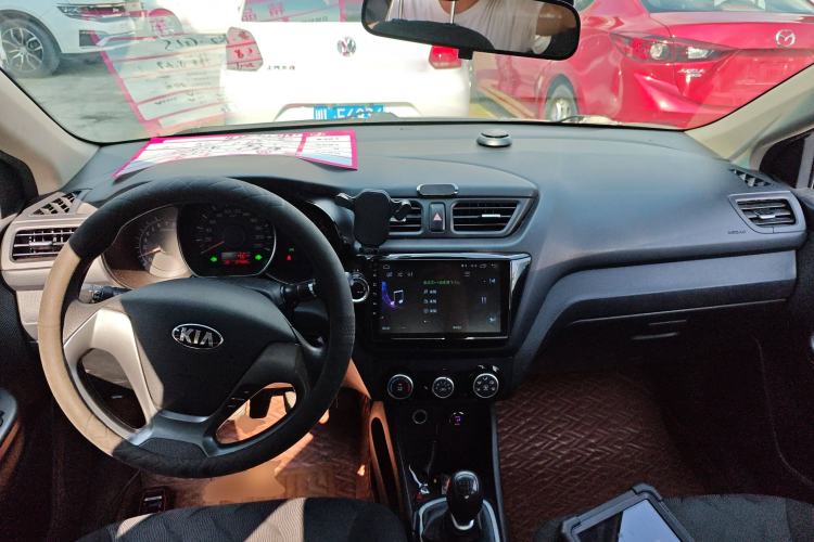 Used Kia K2 2015 Sedan 1.4L MT GLS Center Console