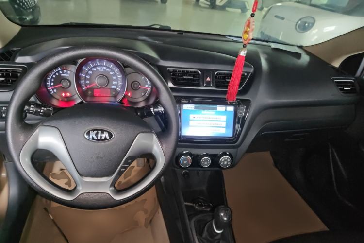 Used Kia K2 2015 Sedan 1.4L MT GLS Center Console