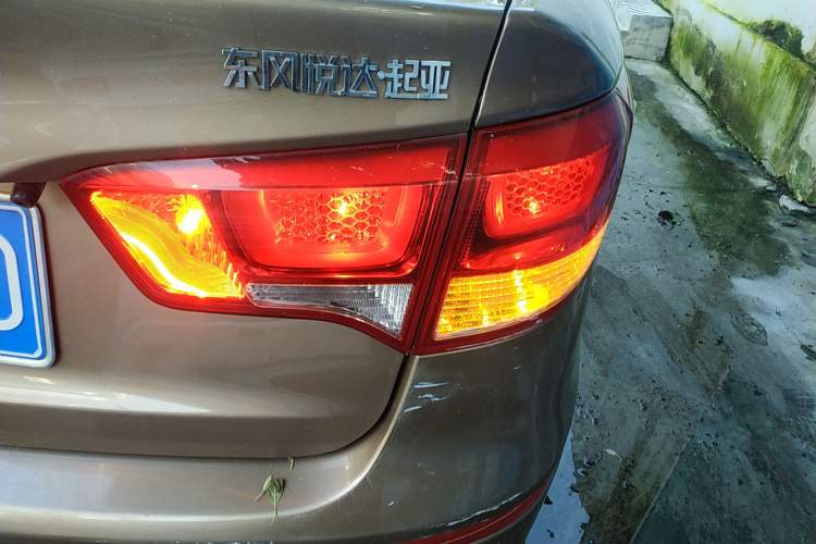 Used Kia K2 2015 Sedan 1.4L MT GLS Exterior 6