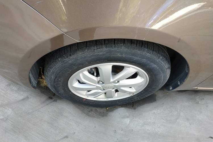 Used Kia K2 2015 Sedan 1.4L MT GLS Exterior 7