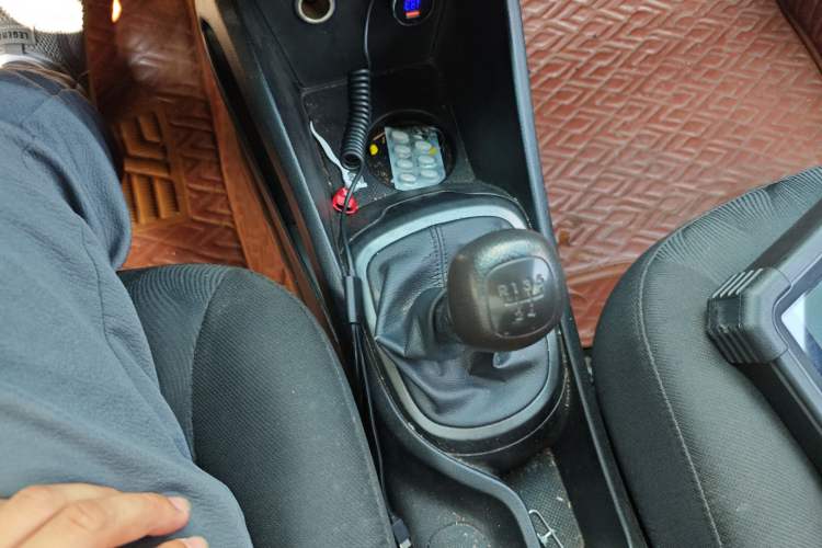 Used Kia K2 2015 Sedan 1.4L MT GLS Gear Lever