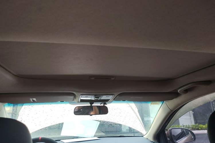 Used Kia K2 2015 Hatchback 1.4L AT GLS Cool Edition Headliner