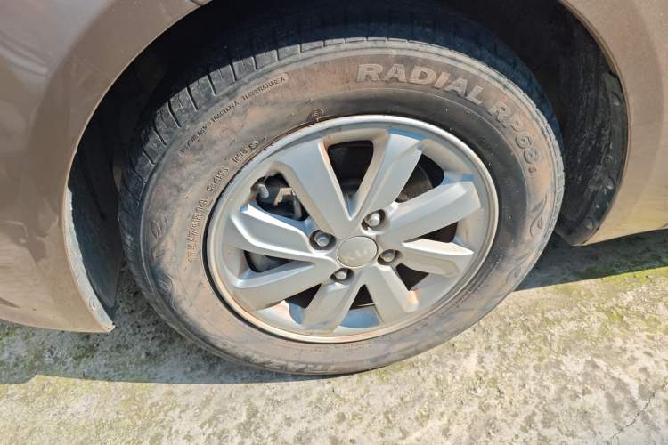 Used Kia K2 2015 Sedan 1.4L MT GLS Left Front Wheel Hub
