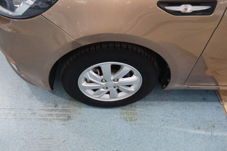 Used Kia K2 2015 Sedan 1.4L Automatic GLS Left Front Wheel Hub